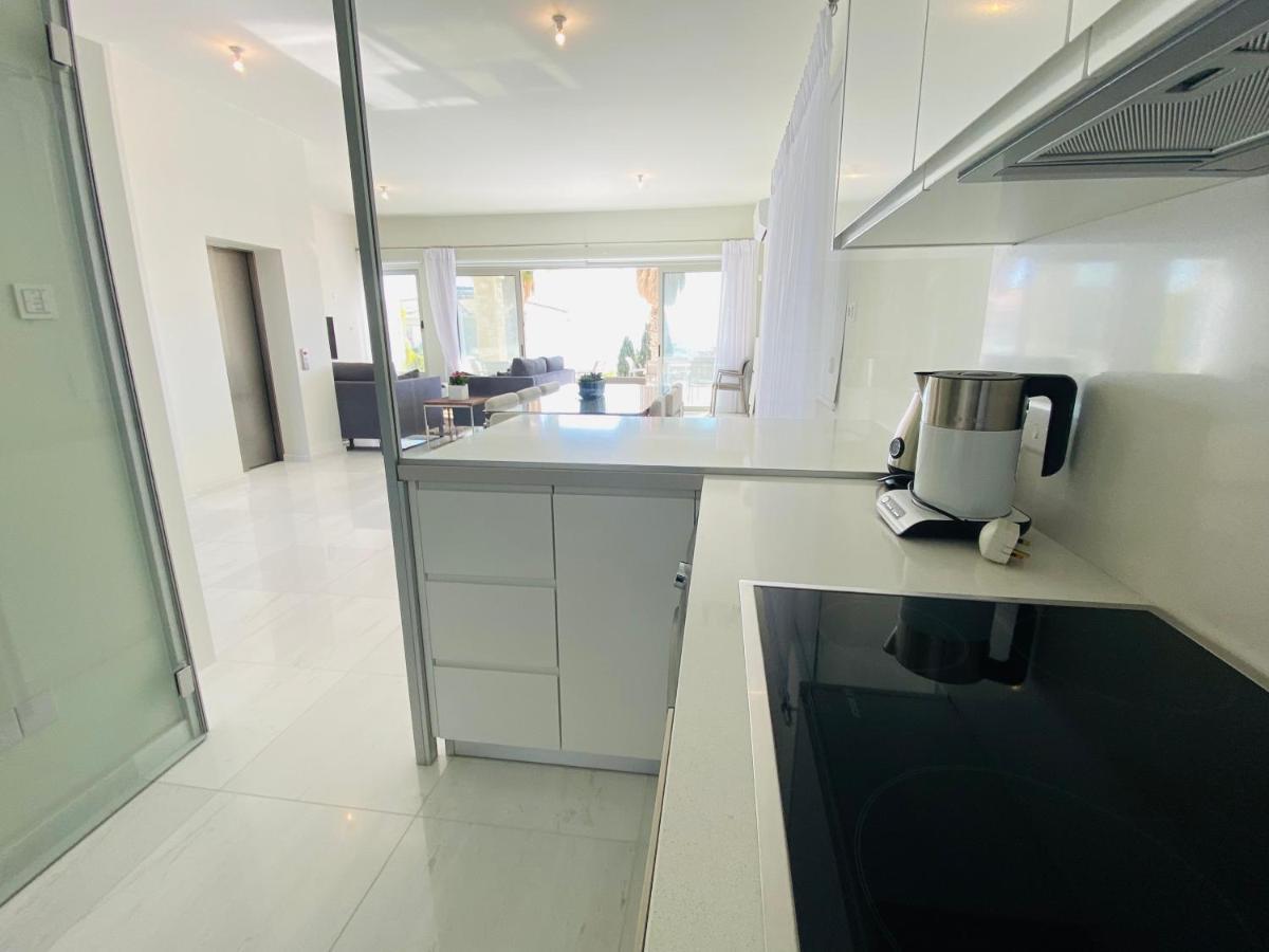 Coral Bay Beach Villa Paphos Extérieur photo