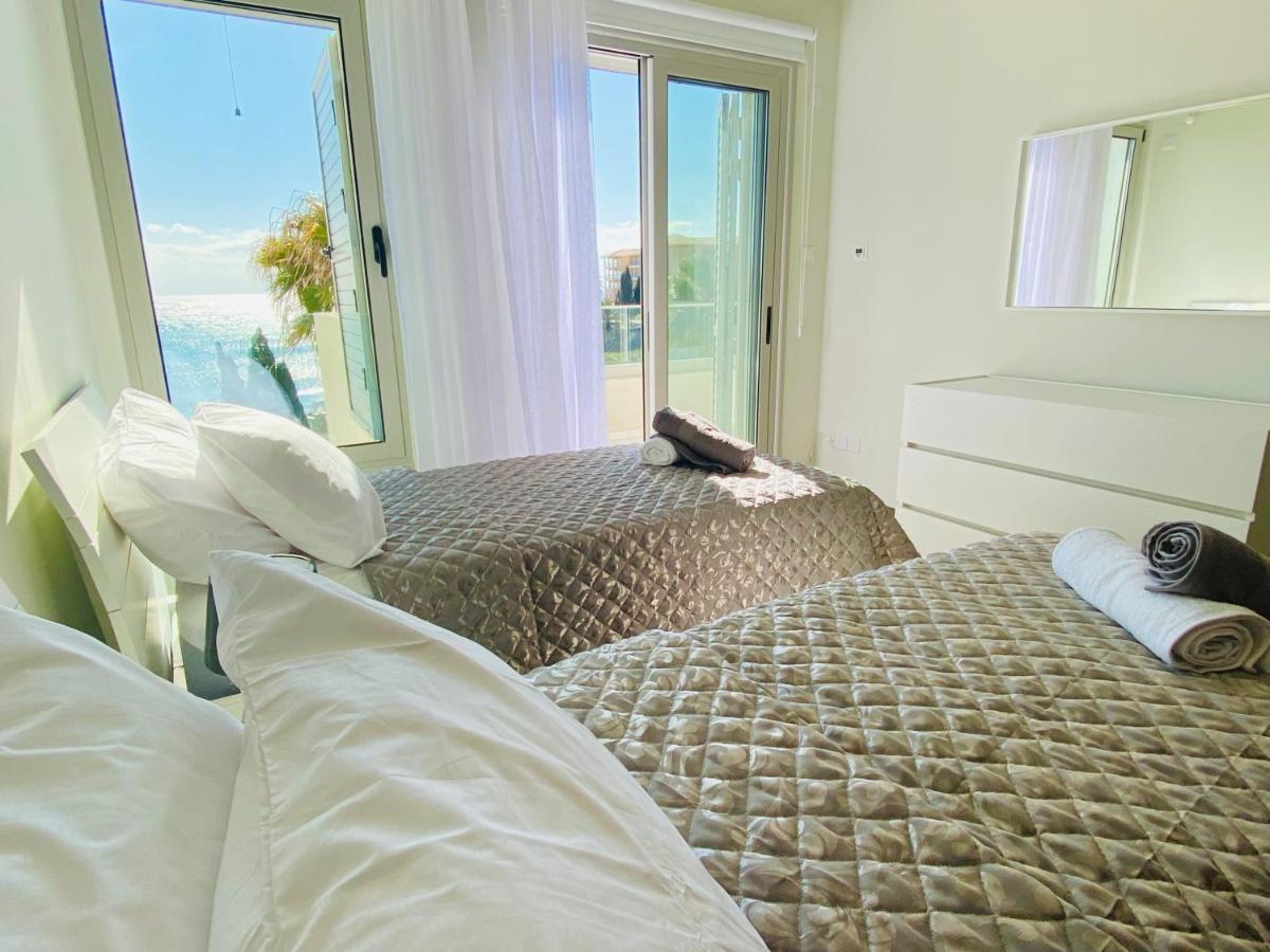 Coral Bay Beach Villa Paphos Extérieur photo