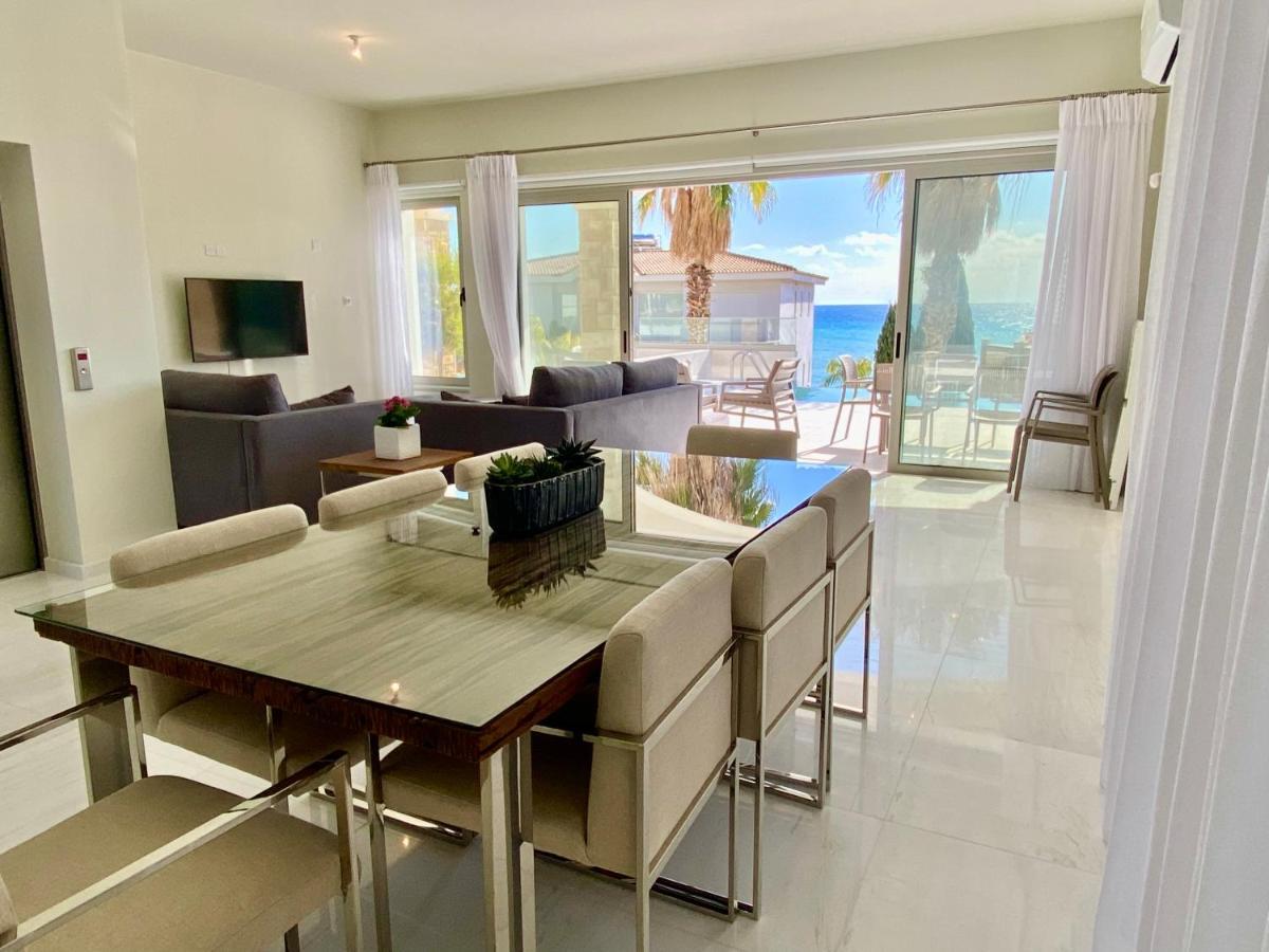 Coral Bay Beach Villa Paphos Extérieur photo