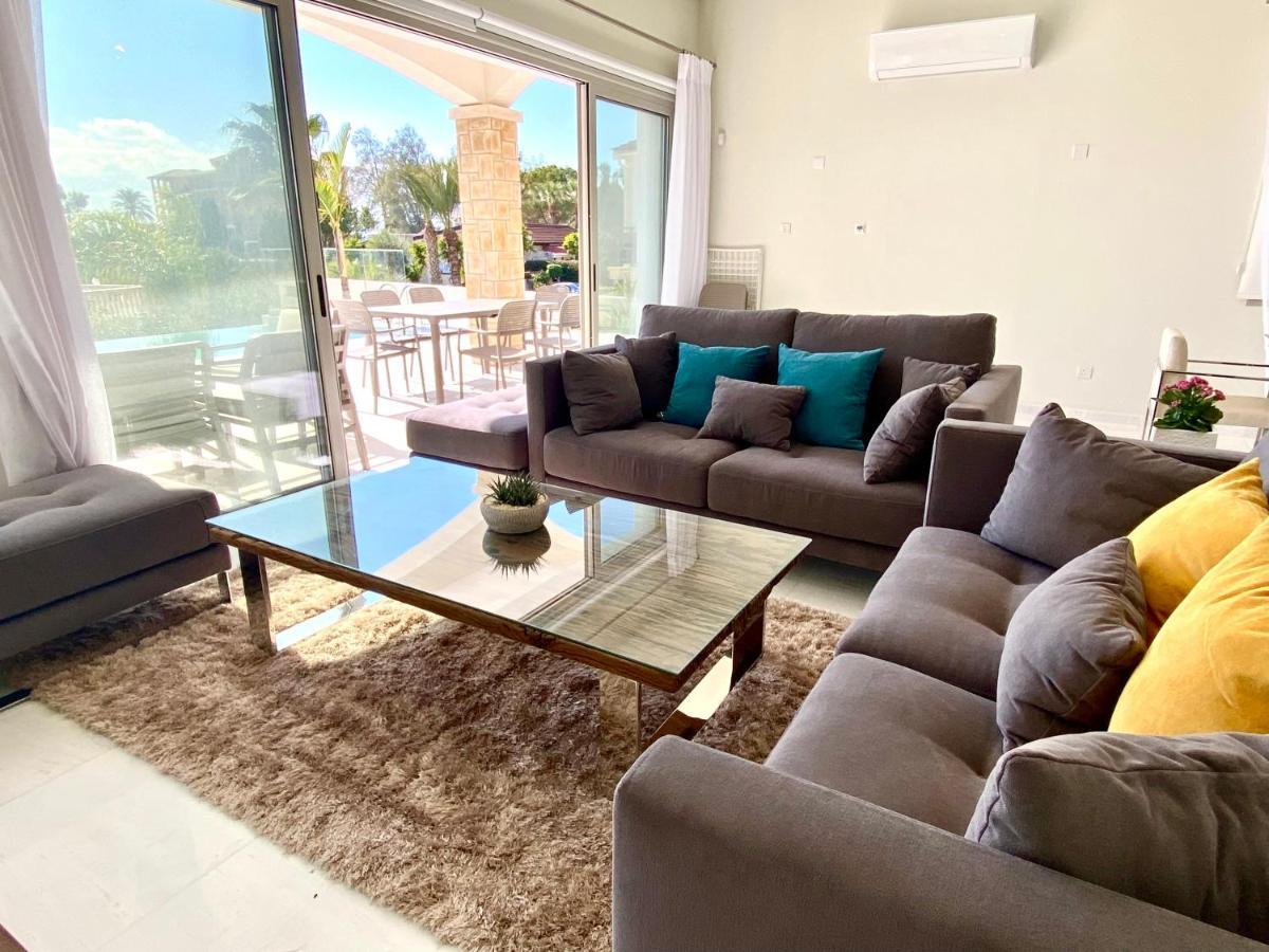 Coral Bay Beach Villa Paphos Extérieur photo