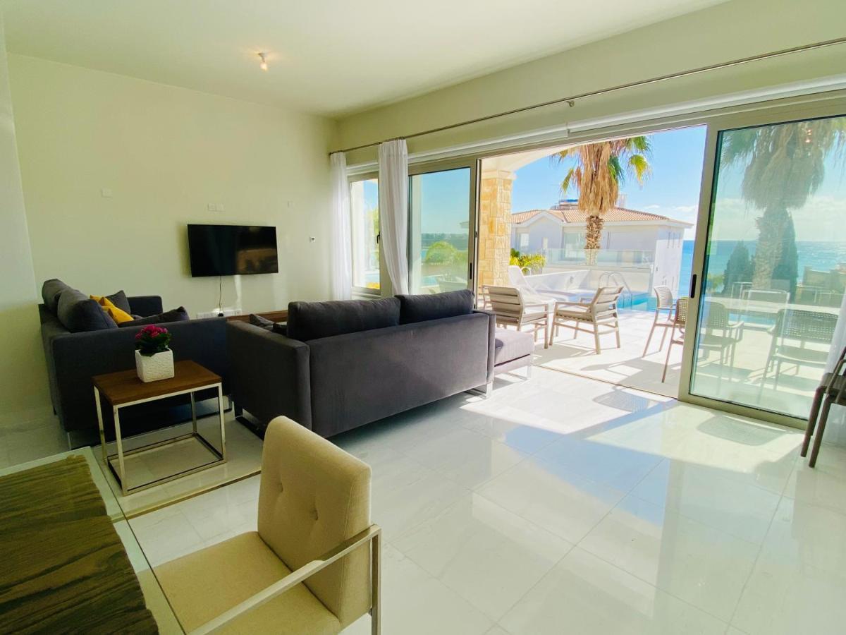 Coral Bay Beach Villa Paphos Extérieur photo