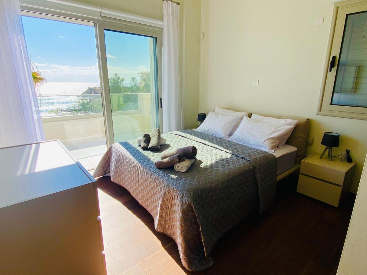 Coral Bay Beach Villa Paphos Extérieur photo