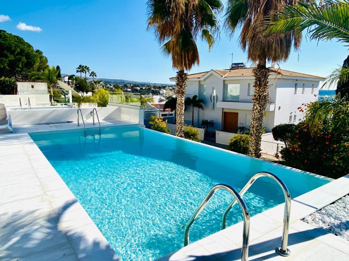Coral Bay Beach Villa Paphos Extérieur photo
