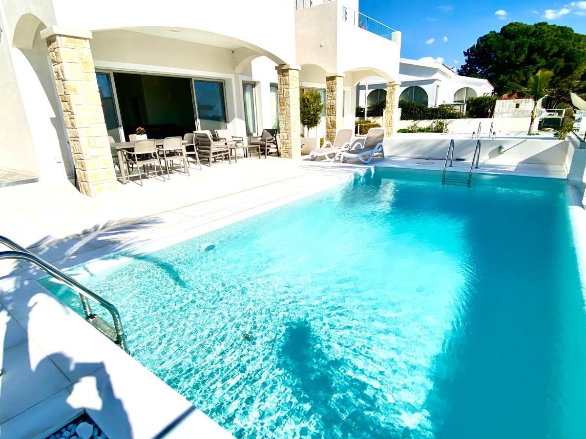 Coral Bay Beach Villa Paphos Extérieur photo