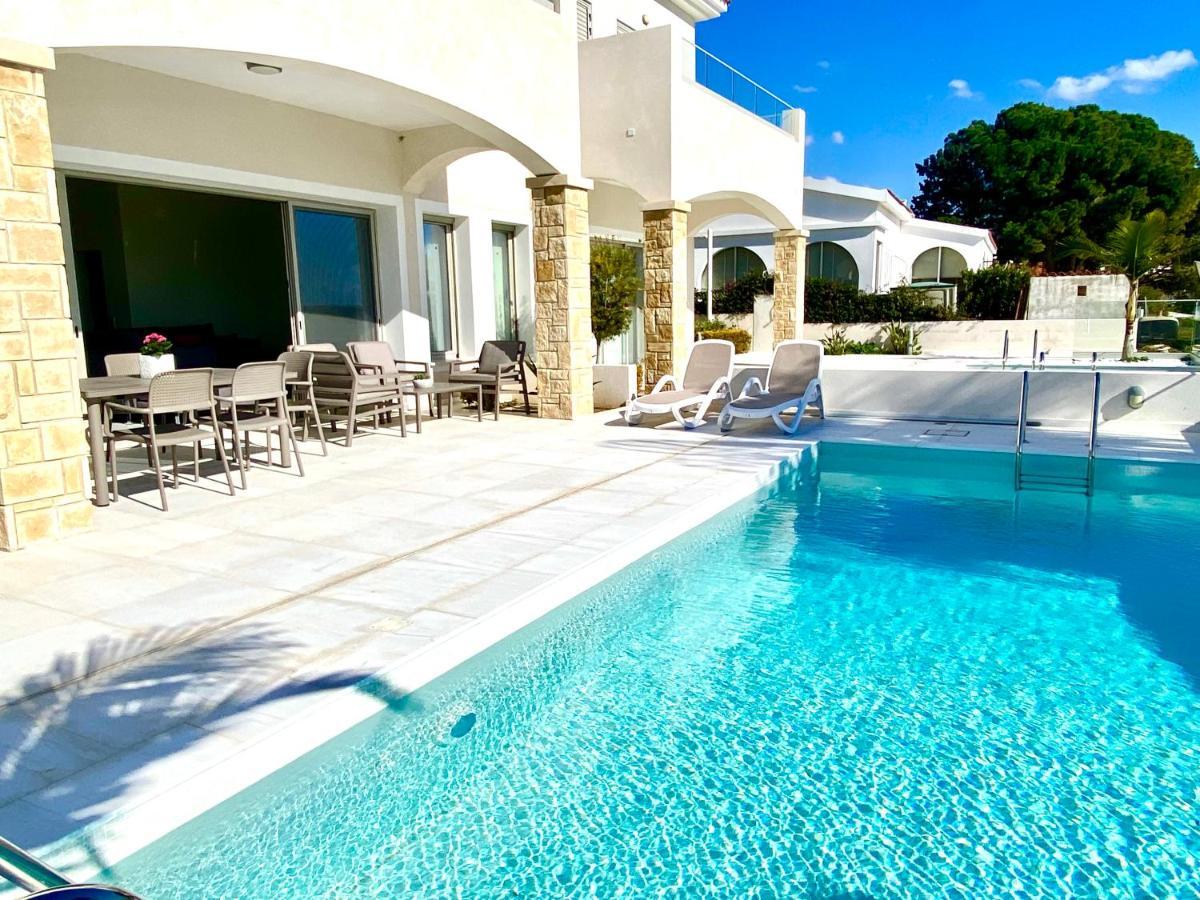 Coral Bay Beach Villa Paphos Extérieur photo