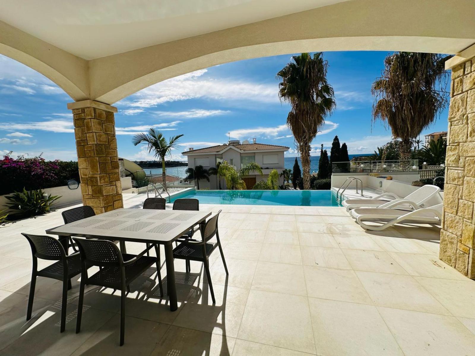 Coral Bay Beach Villa Paphos Extérieur photo
