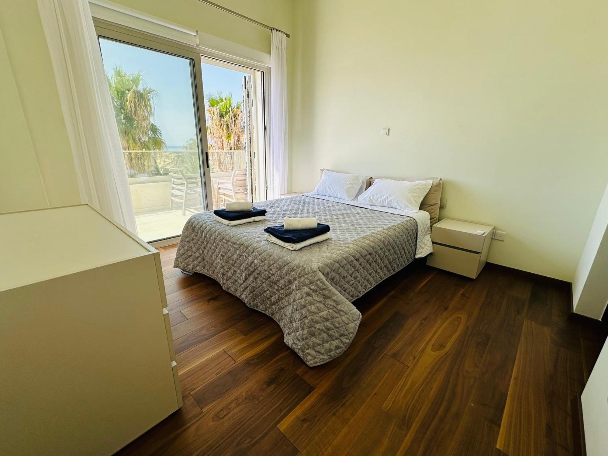 Coral Bay Beach Villa Paphos Extérieur photo